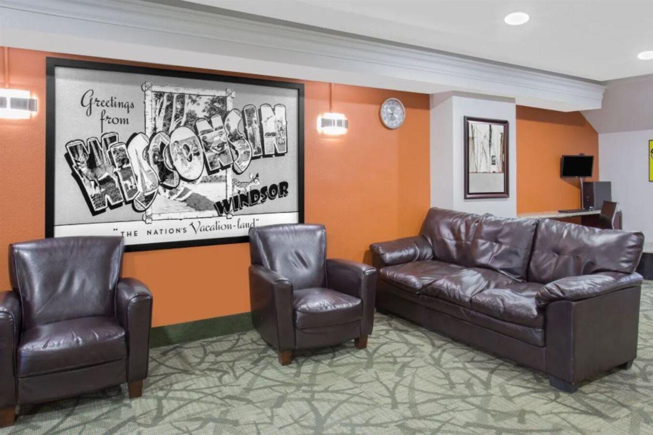 Super 8 By Wyndham Windsor/Madison North Hotel Ngoại thất bức ảnh