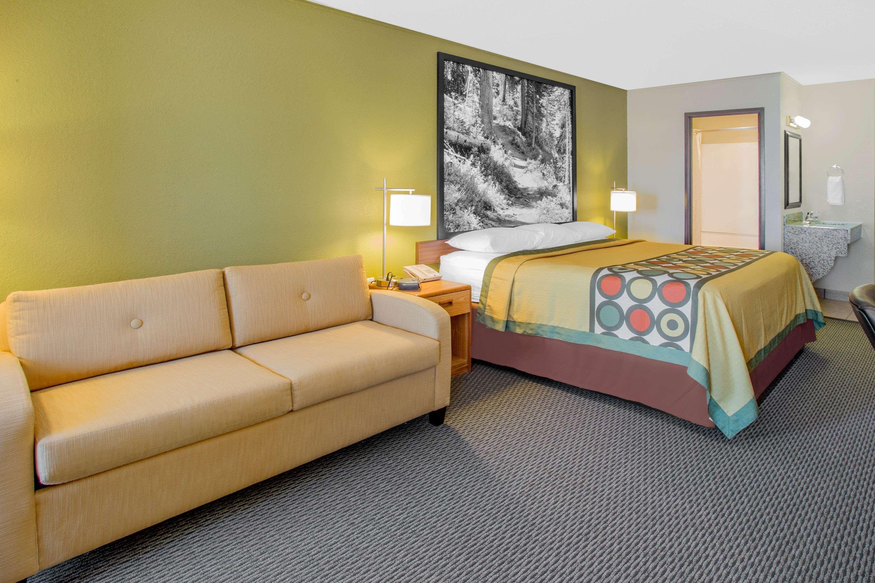 Super 8 By Wyndham Windsor/Madison North Hotel Ngoại thất bức ảnh